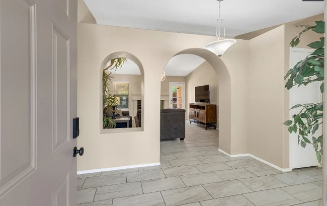 Building Photo - 4285 W Plantation St