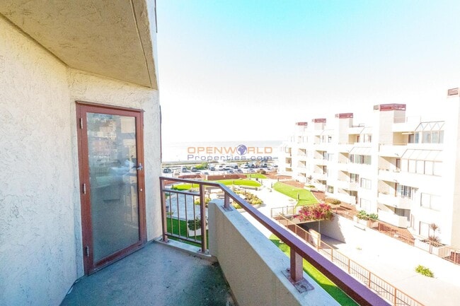 Building Photo - Top-Floor 2BD/2BA Condo with Ocean Views Near Golden Gate Park