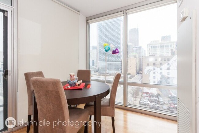Building Photo - Wonderful one bedroom with easy access + p...