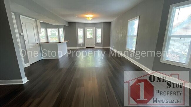 Foto del edificio - Beautiful 4 Bedroom 2.5 Bathroom Home in K...