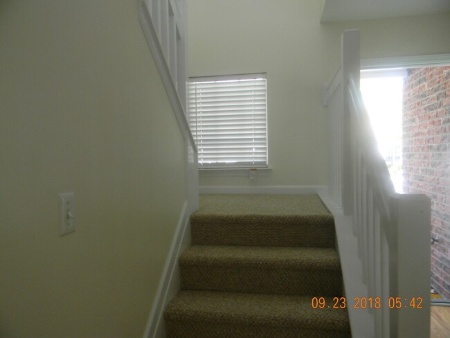 Building Photo - Lovely Coosaw Commons Townhome