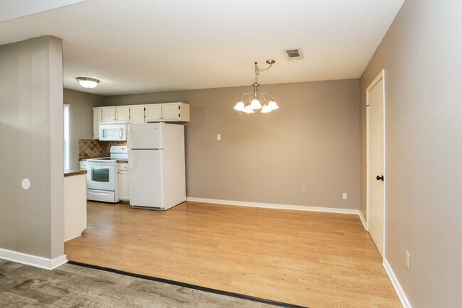 Foto del edificio - 302 N Grove Cir