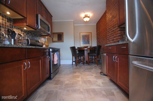 Building Photo - 2 br, 1 bath Condo - 919 Beacon St