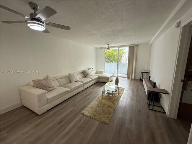Foto del edificio - 1045 10th St