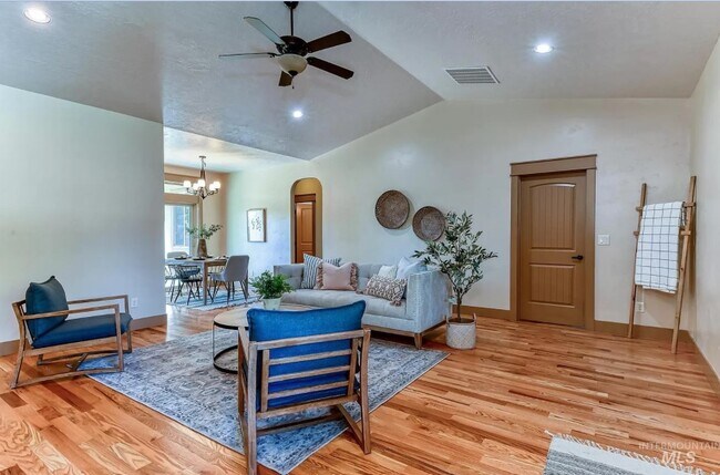 Building Photo - 3857 E Tahiti Dr