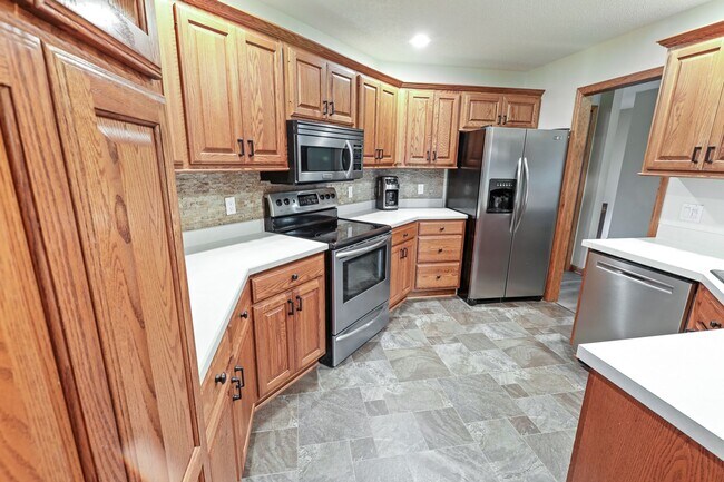 Foto del edificio - Furnished Bos Landen Condo: Lease Now