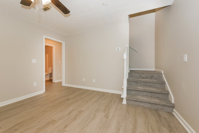 Building Photo - 51 Fairview Dr