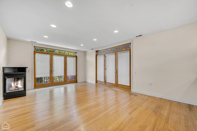 Foto del edificio - 2064 N California Ave