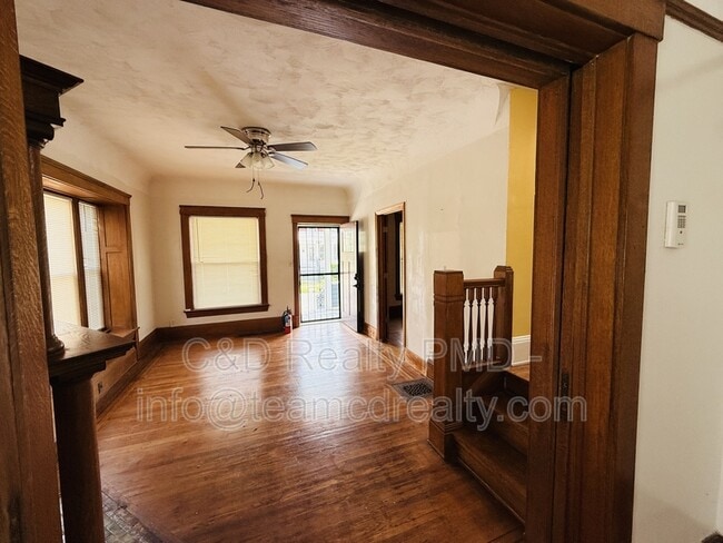 Building Photo - 10749 Hull Ave