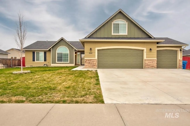 Building Photo - 690 SW Miner St