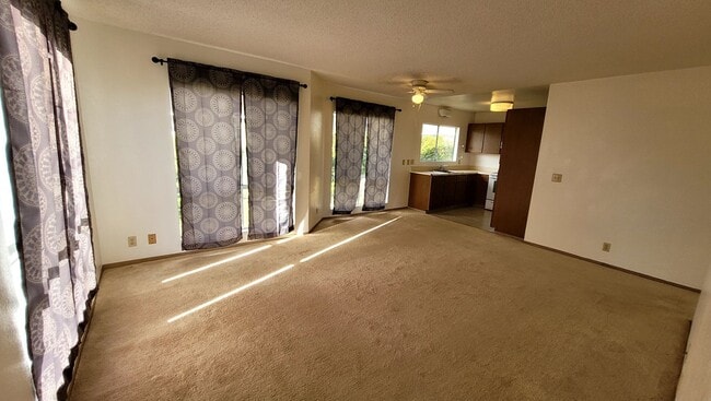 Foto del edificio - Mililani Parkway 2 Bedroom 1 Bath with 2 P...