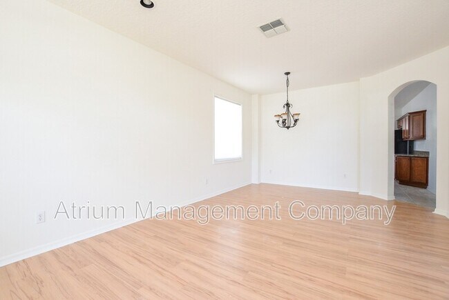 Foto del edificio - 1144 Cathcart Cir