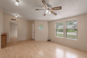 Building Photo - 1323 Avenue E