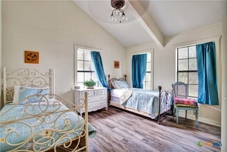 Building Photo - 818 Fawn River Dr