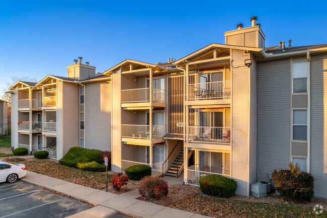 Building Photo - Falcon Point