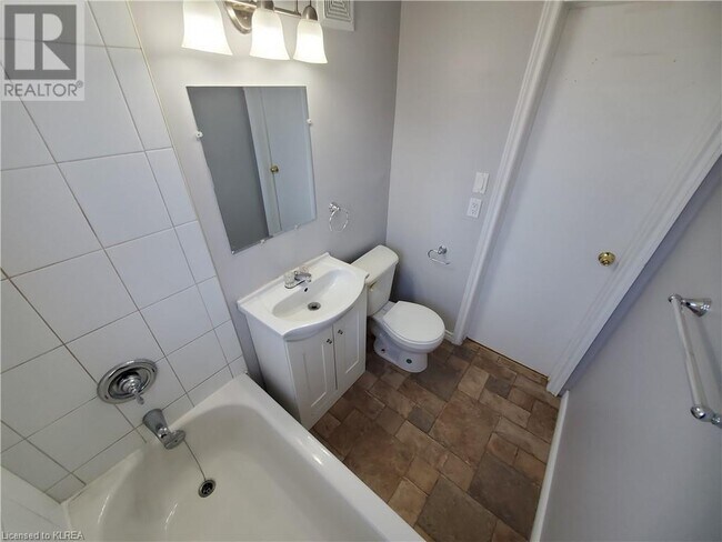 Photo du bâtiment - 1269 Clonsilla Ave