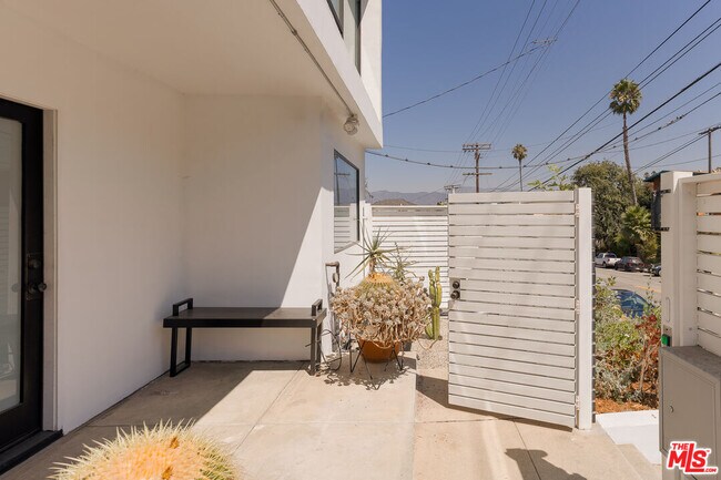 Foto del edificio - 2287 Glendale Blvd