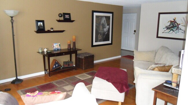 Sala de estar - 830 E 11th Ave