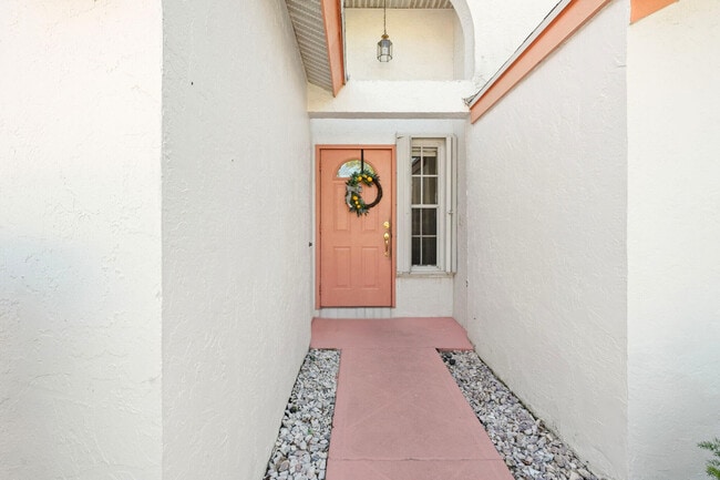 Building Photo - 300 Hammocks Trail