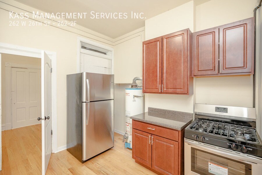Primary Photo - Remodeled 1BR plus den space with HUGE Wal...