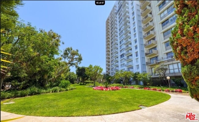 Building Photo - 2160 Century Pk E