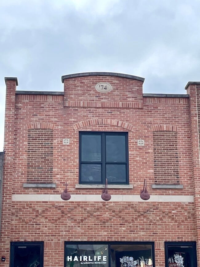 Building Photo - 56 1/2 Main St