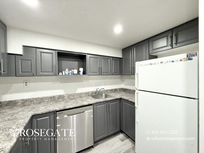 Photo du bâtiment - All-Inclusive 2-Bedroom Basement Apartment with Parking & Locker – Brampton