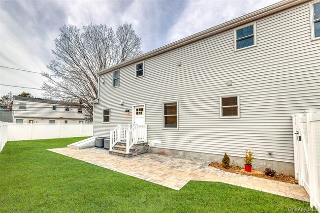 Building Photo - 479 Woodbury Rd