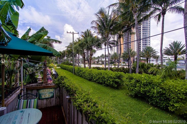 Foto del edificio - 18815 Atlantic Blvd