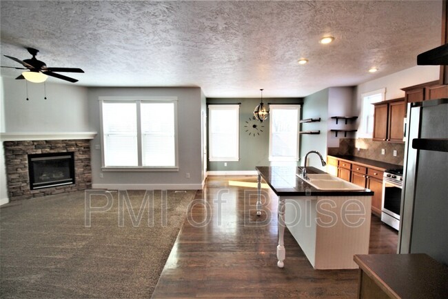 Building Photo - 5931 S Rising Sun Way