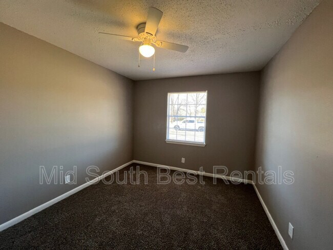 Foto del edificio - 1667 W Holmes Rd