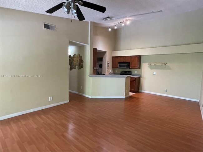 Building Photo - 9999 Summerbreeze Dr