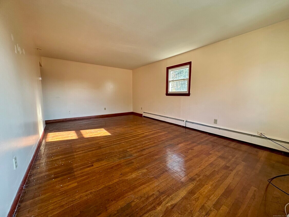 Primary Photo - 64 Niagara St