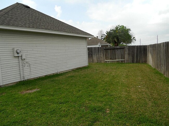 Foto del edificio - 2727 Oakland Dr