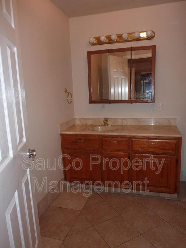 Photo - 1041 NE 106th Ave House