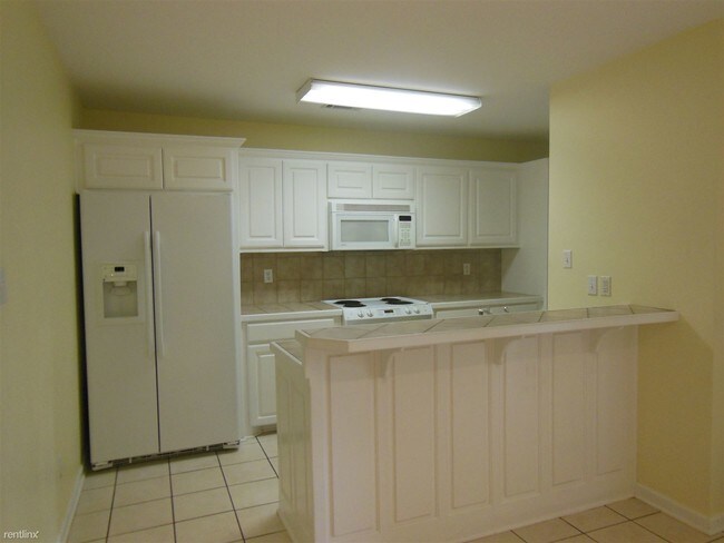 Building Photo - 115 Lake Point Cv