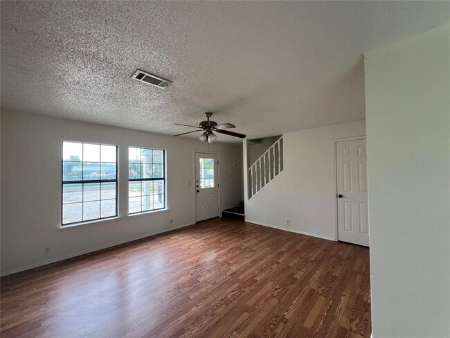Building Photo - 107 E Moerbe