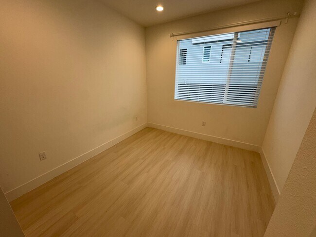 Foto del edificio - 9887 MacArthur Blvd