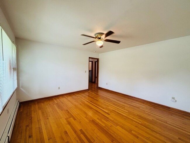Building Photo - 208 Broce Dr