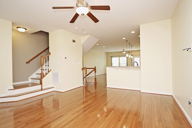Foto del edificio - Pet-Friendly Townhome Minutes From NGIC, C...