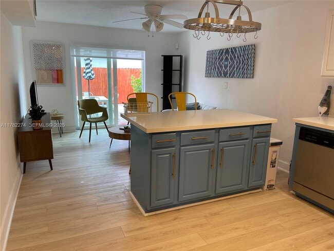 Building Photo - 1560 NE 145th St