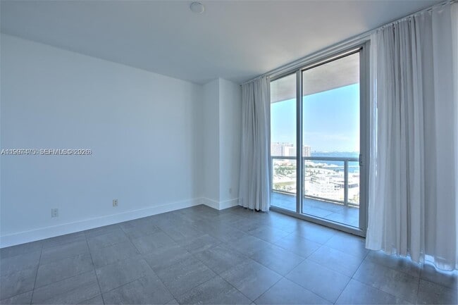 Foto del edificio - 888 Biscayne Blvd