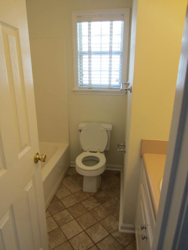 Building Photo - 3/2- Chadwyck Subdivision