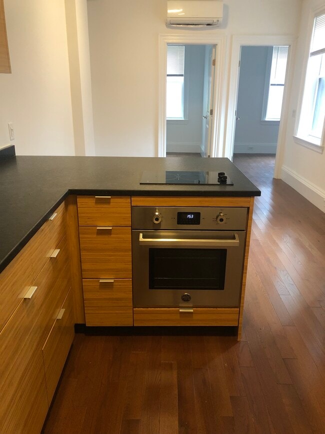 Building Photo - 104 Myrtle St