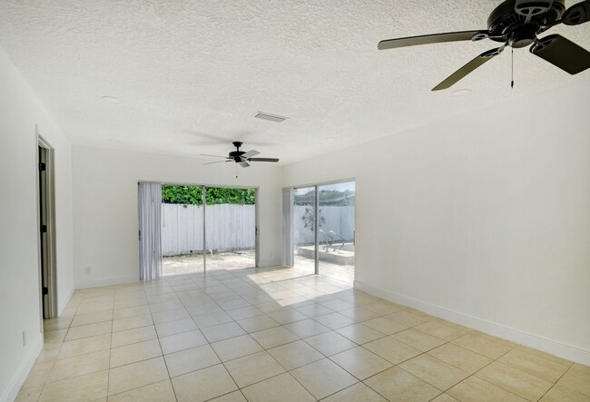 Foto del edificio - 965 Orchid Dr