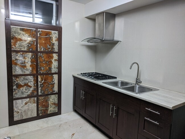 Building Photo - 3022 Dalehurst Dr