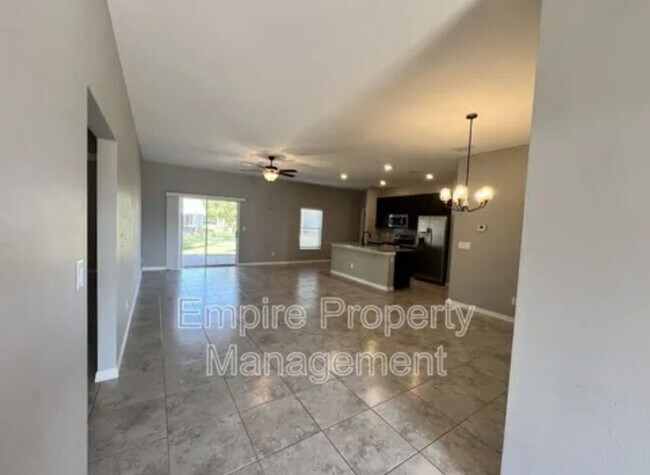 Foto del edificio - Modern & Spacious 3 Bed, 2 Bath Home in No...
