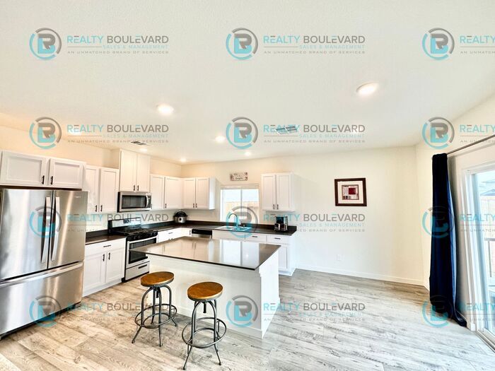 Primary Photo - Beautiful 4 Bedroom 3 Bathroom House Locat...