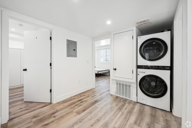 Interior Photo - MH 5401 Carlin St