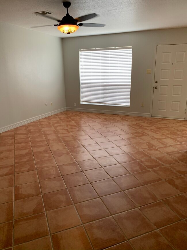 Building Photo - 8515 Glen Meadow Ln